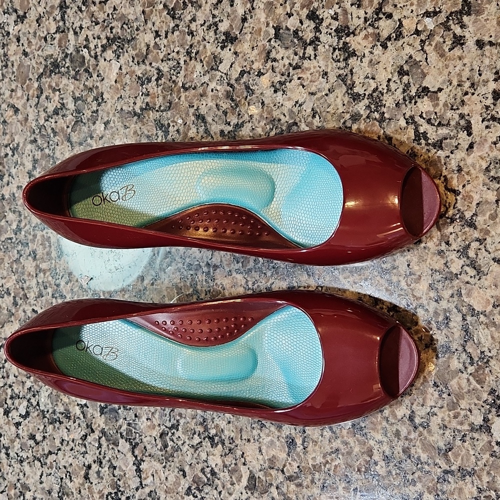 Wedge Water Proof Wine NWOT never worn ❤️Just In Time For Valentine's Day❤️